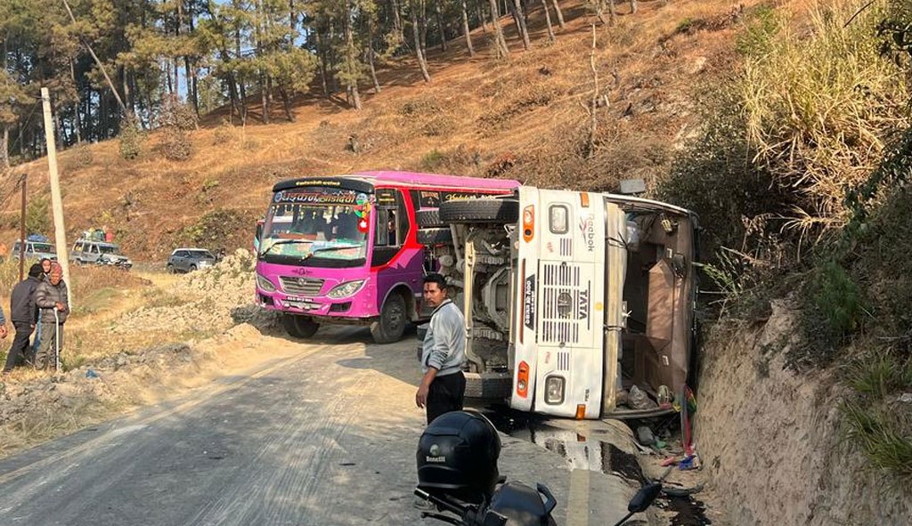 धुलिखेलमा बस दुर्घटना