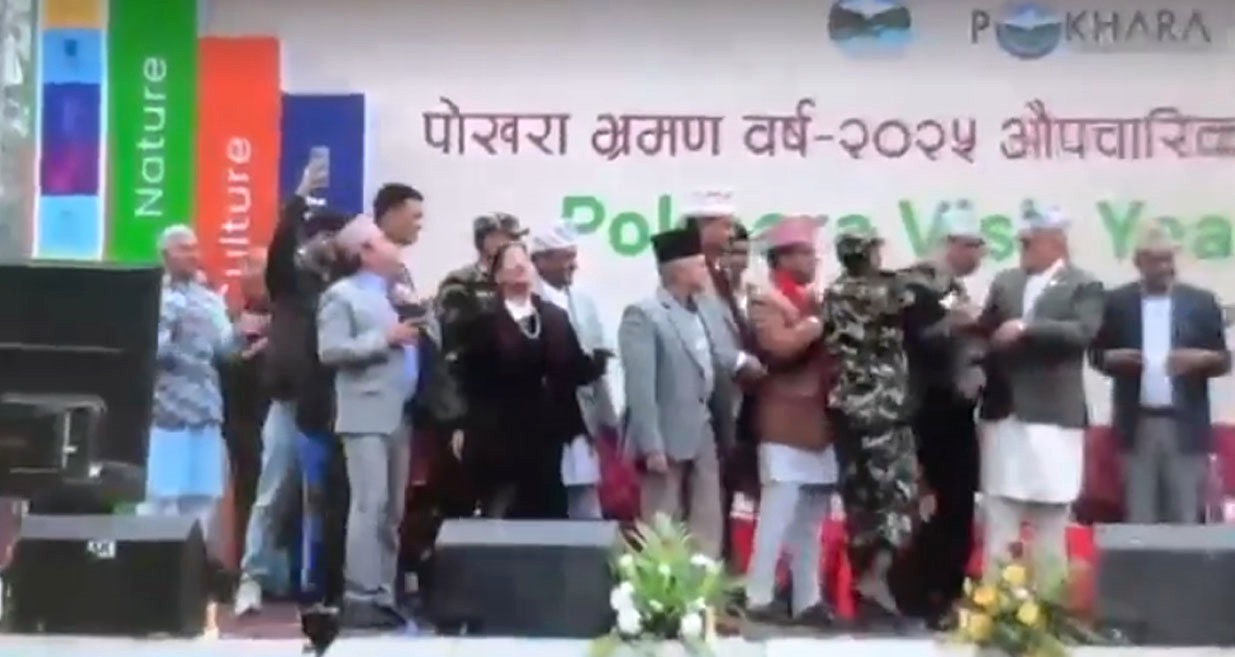 बेलुनको गुच्छा पड्किँदा अर्थमन्त्री पौडेल र पोखराका मेयर आचार्य घाइते