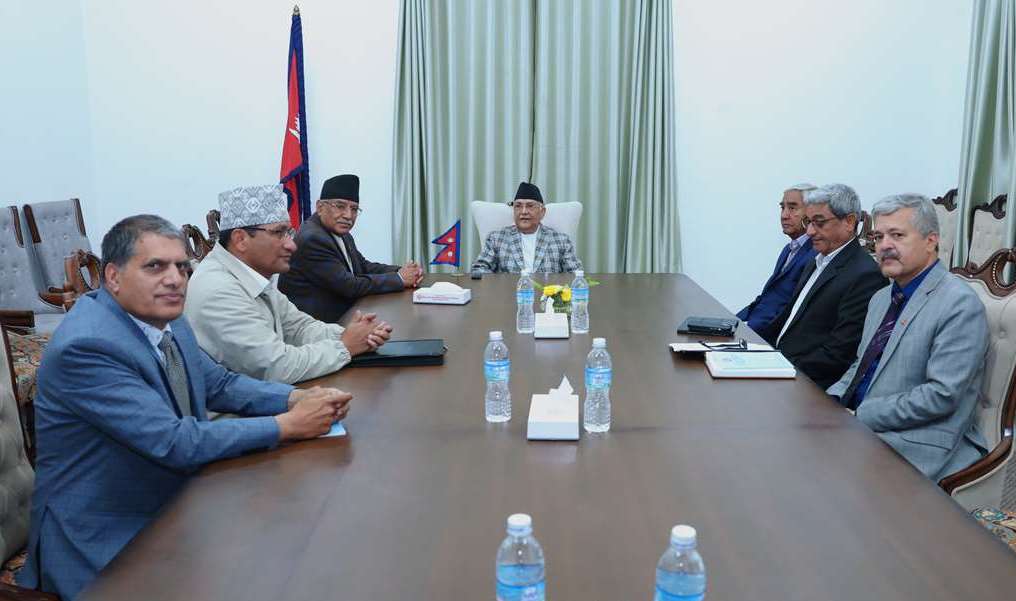 सिंहदरबारमा तीन दलका शीर्ष नेताहरूबीचको छलफल जारी