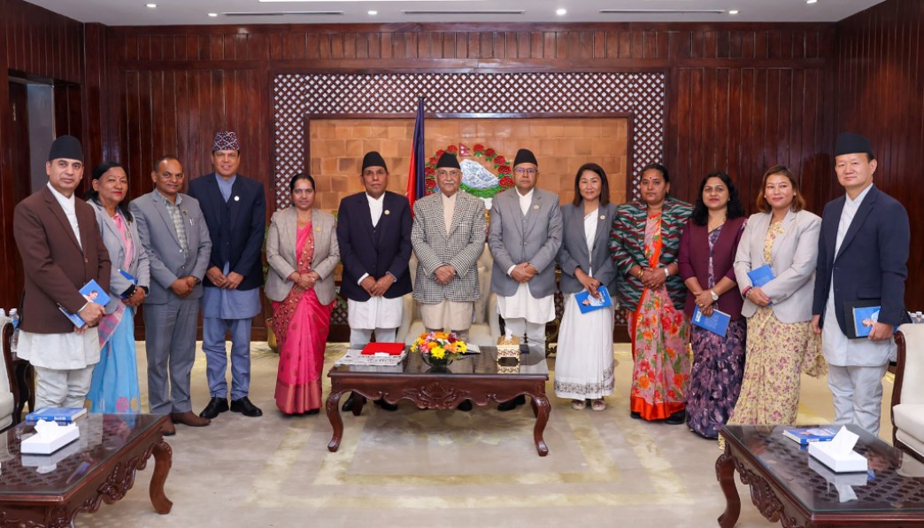 प्रधानमन्त्रीसमक्ष अन्तर–व्यवस्थापिका मञ्चको घोषणापत्र हस्तान्तरण