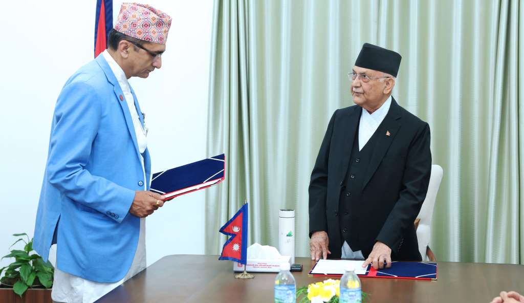 काठमाडौँ विश्वविद्यालयका नवनियुक्त उपकुुलपति वाग्लेले लिए शपथ