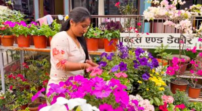 फूल बिक्री गरेरै मासिक दुई लाख आम्दानी