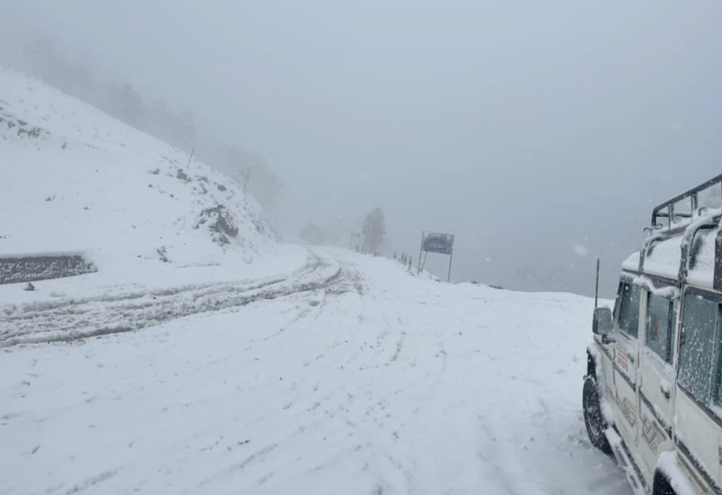 ढोरपाटनमा हिमपात