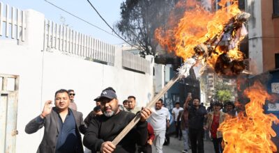 कुलमानलाई हटाएको विरोधमा ऊर्जामन्त्री खड्काको पुतला दहन