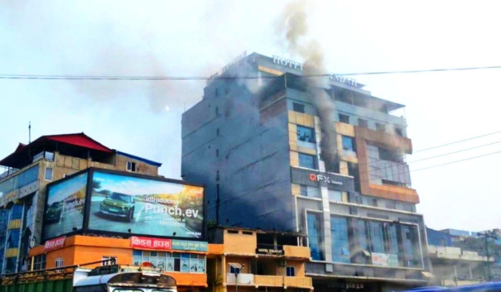 इटहरीको सेन्टर प्लाजामा भीषण आगलागी