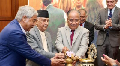 ओली, देउवा र प्रचण्ड देखिए एउटै मञ्चमा