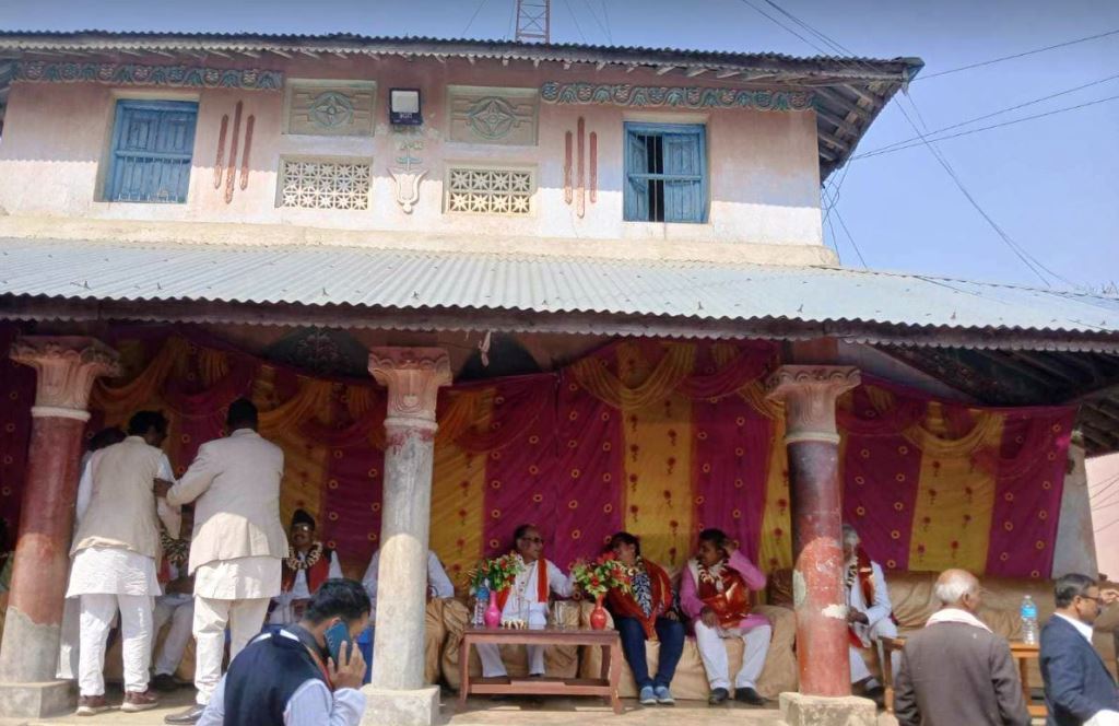 बालेनको घर पुगेर प्रचण्ड