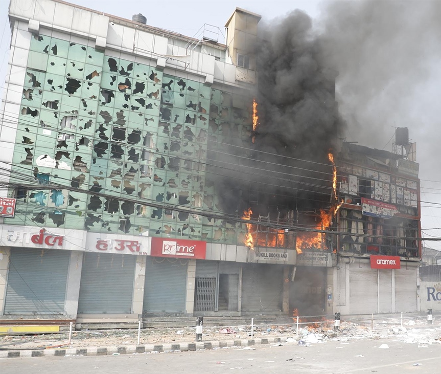 तीनकुनेको एक निजी घरमा राजावादीले लगाए आगो