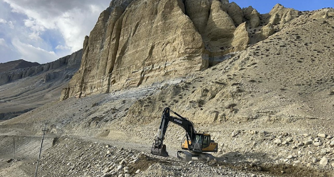 चराङ‍-छोसेर सडक धमाधम स्तरोन्नति