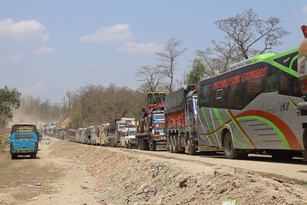 दाउन्नेमा सुक्खा पहिरो