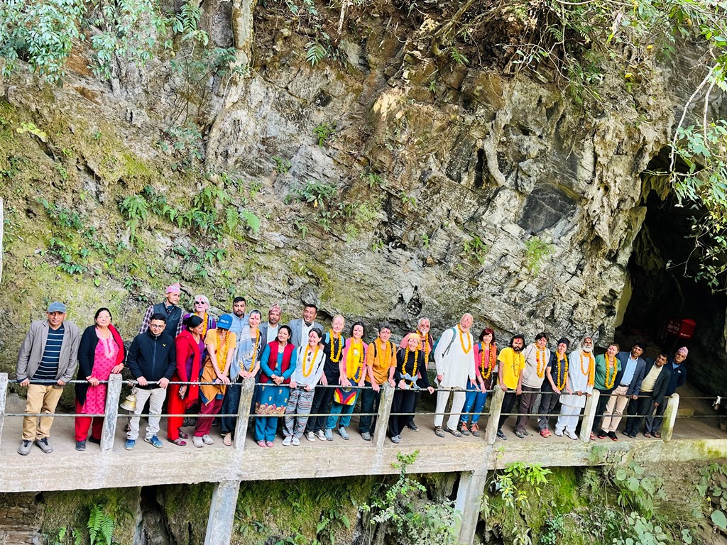 विचित्र गुफा