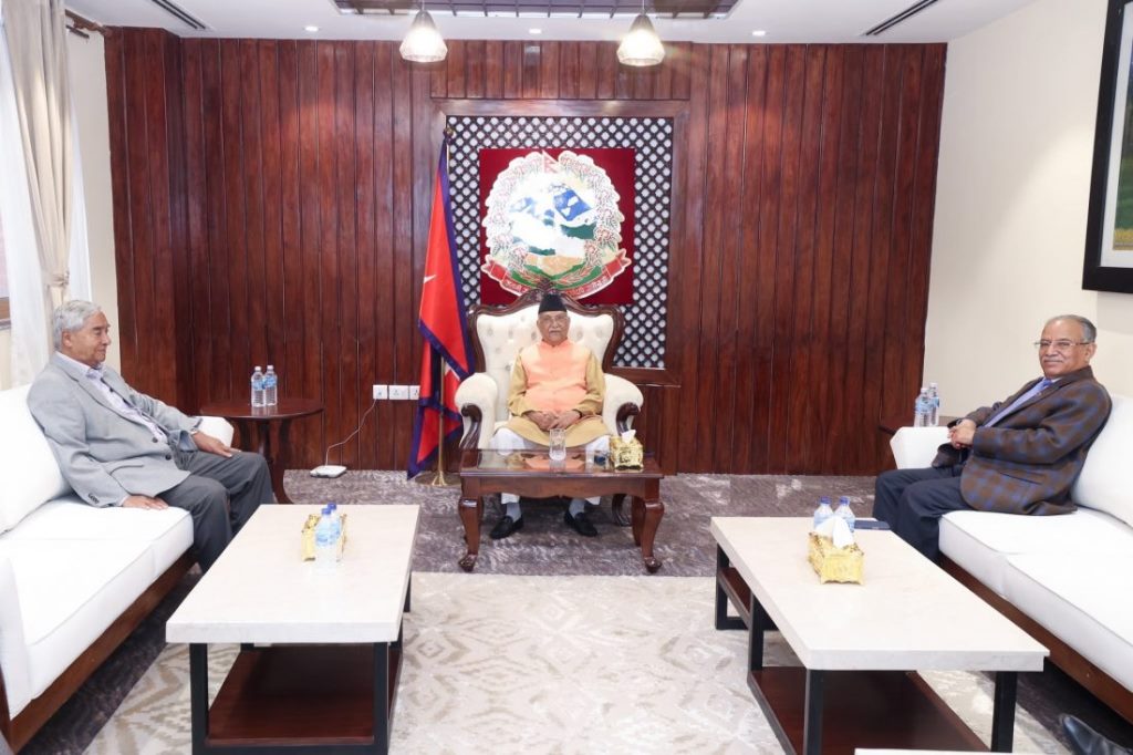 प्रधानमन्त्री ओली, देउवा र प्रचण्डवीच छलफल