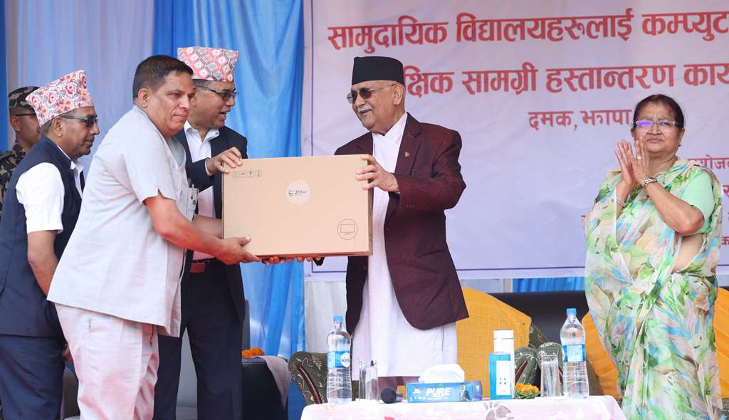 प्रधानमन्त्रीबाट तीन जिल्लाका सामुदायिक विद्यालयलाई कम्प्युटर वितरण