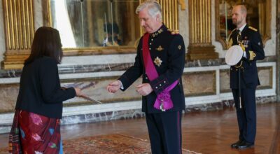 राजदूत लम्सालद्वारा ओहोदाको प्रमाणपत्र प्रस्तुत