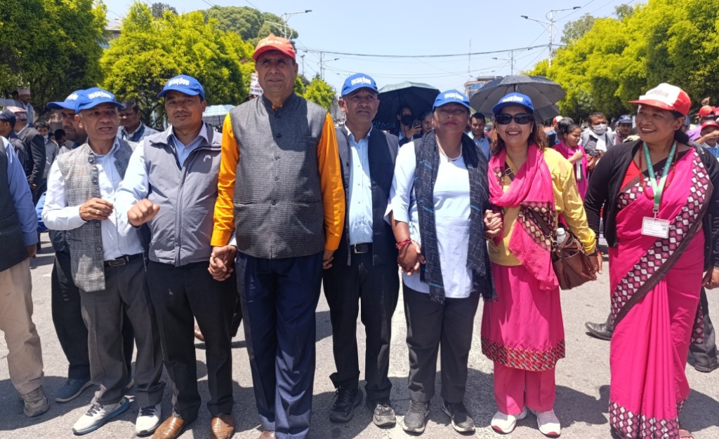 शिक्षक महासंघको टोली