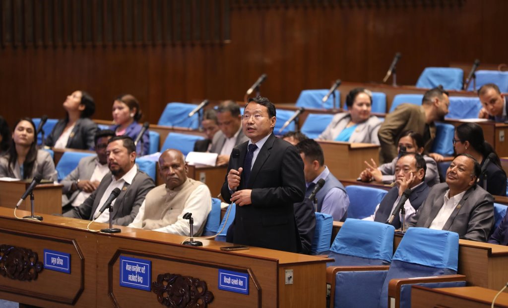 विपक्षी दलले मागे गृहमन्त्री लेखकको राजीनामा