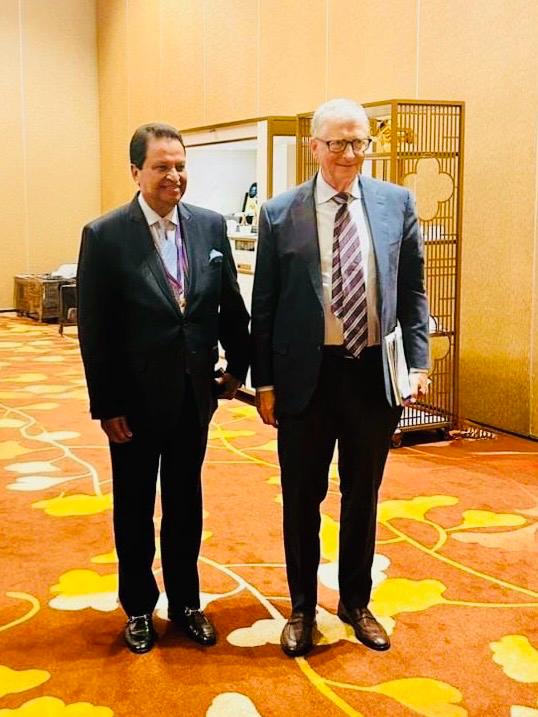 बिल गेट्स र विनोद चौधरीवीच भेटवार्ता