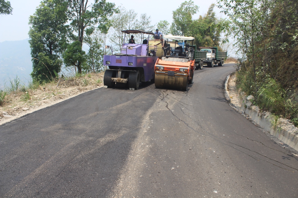 घ्याम्पेसाल पाँचखुवा देउराली ताकुकोट सडक