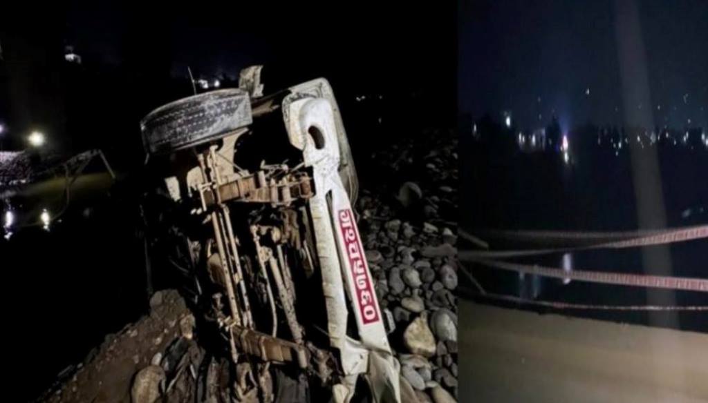 जिप मादीमा खस्दा