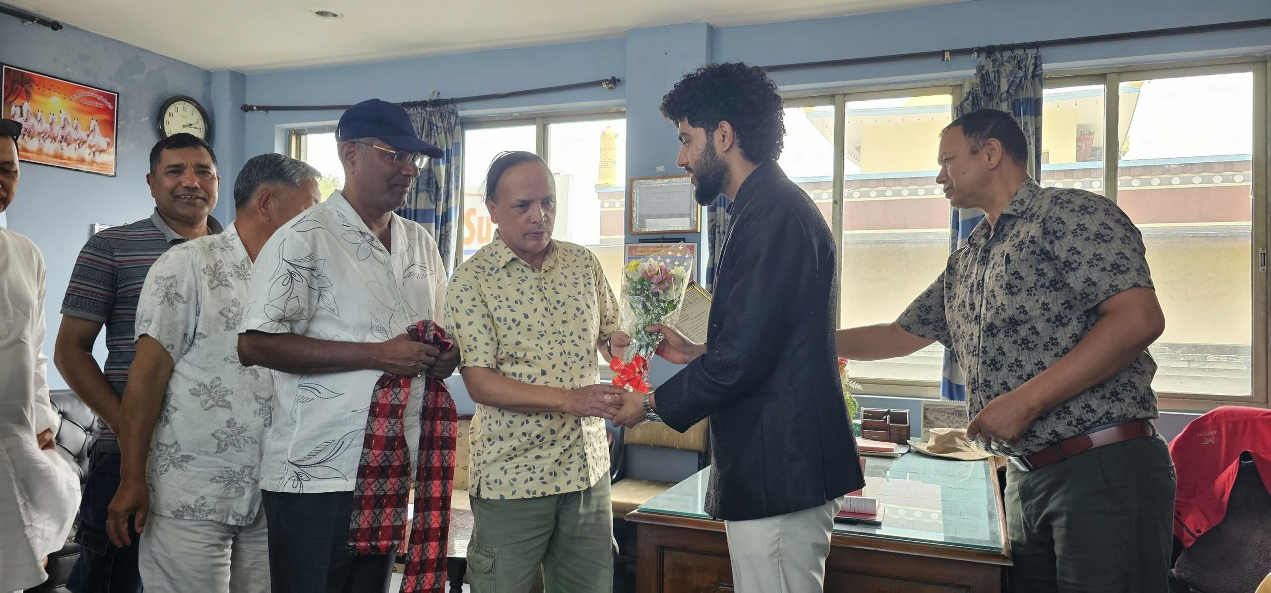 प्रधानमन्त्री ओलीले दिए ‘म्यान अफ द वर्ल्ड’ दुलाललाई शुभकामना