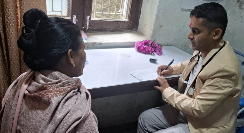 गाउँमै विशेषज्ञ चिकित्सकसहित स्वास्थ्य शिविर