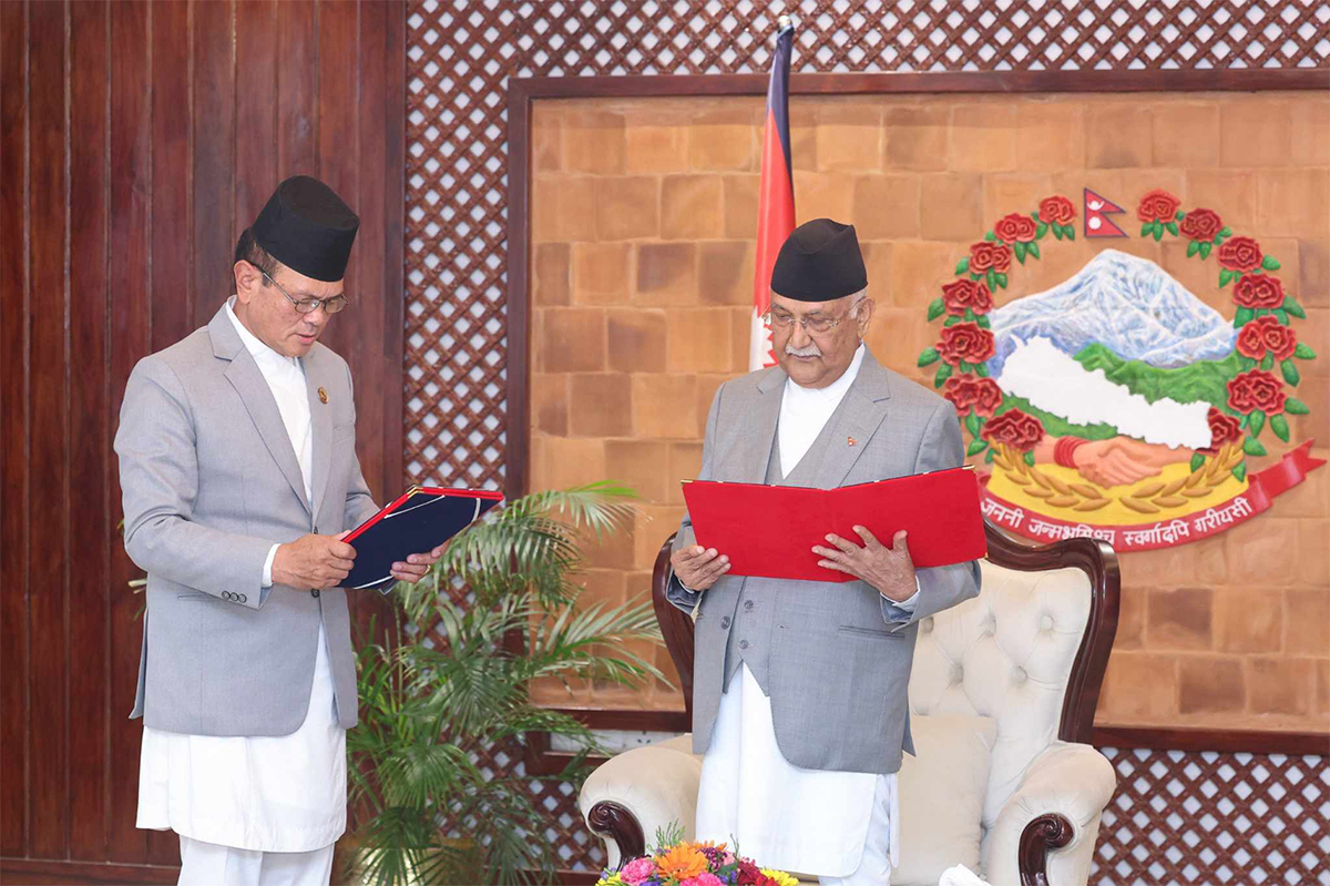 प्रधानमन्त्री ओलीसमक्ष राज्यमन्त्री गर्बुजाले लिए शपथ