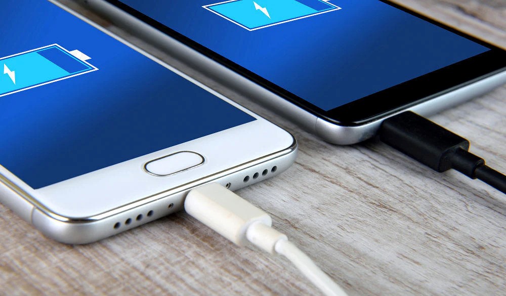 मोबाइल र टर्च चार्ज