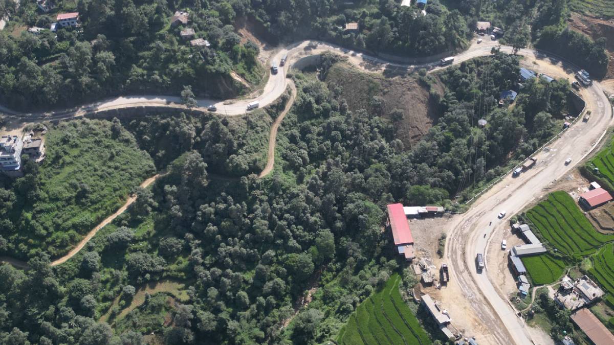 नागढुङ्गा नौबिसे सडक विस्तार