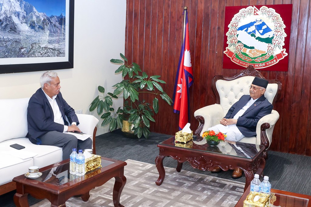 केपी शर्मा ओली र नवीन श्रीवास्तव