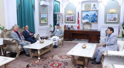 प्रधानमन्त्री ओली र माओवादी अध्यक्ष प्रचण्डबीच छलफल