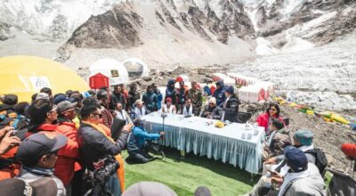 महामन्त्री शर्माको संयोजनमा सगरमाथा बेसक्याम्पमा विशेष संवाद