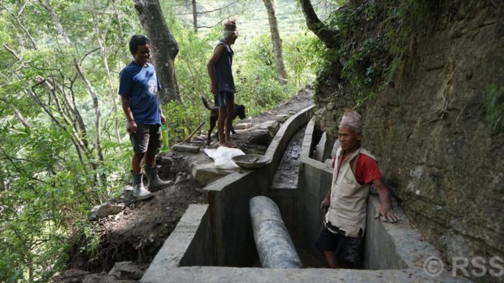 १५७ वर्ष पुरानो नहर पक्की बनाईंदै