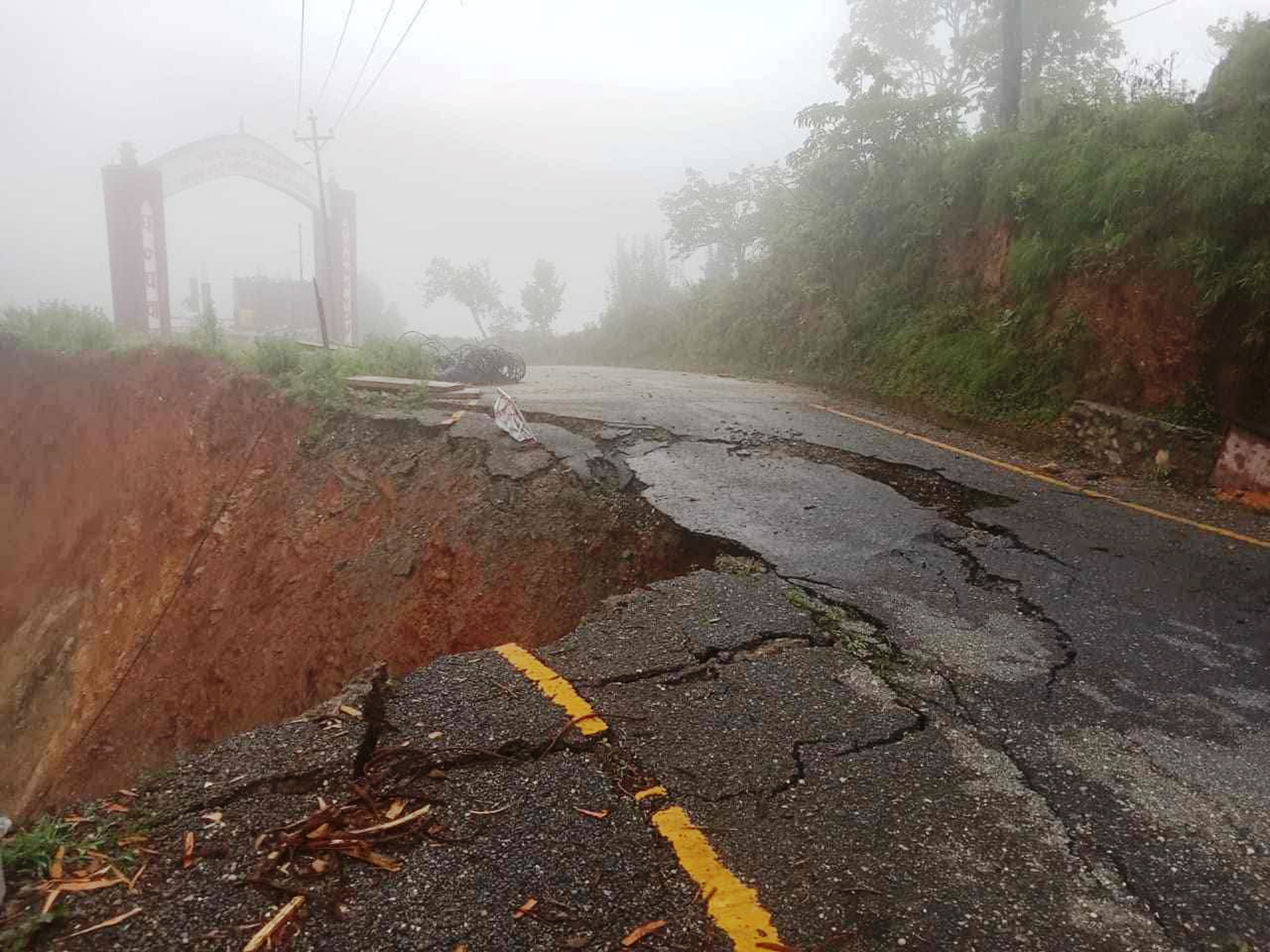 ढुङ्गागाढे–खाब्दी भञ्ज्याङ सडक