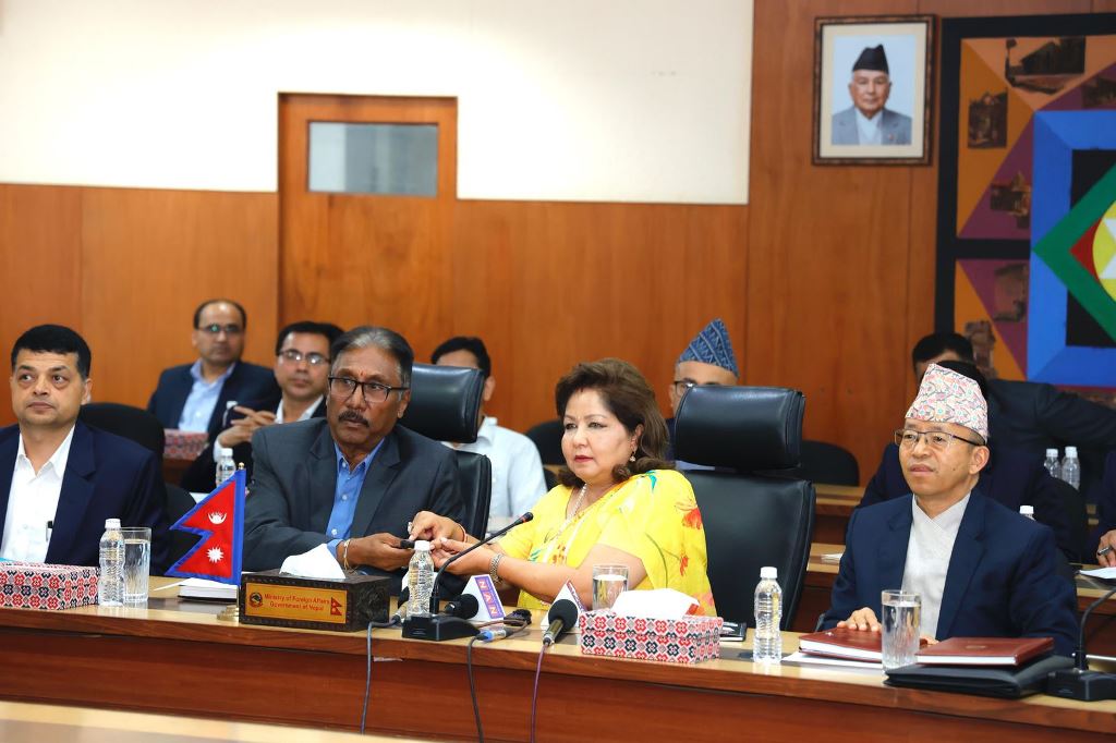 डा. आरजु राणा देउवा र शरतसिंह भण्डारी