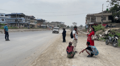 सार्वजनिक यातायात बन्द हुँदा यात्रीहरु मर्कामा