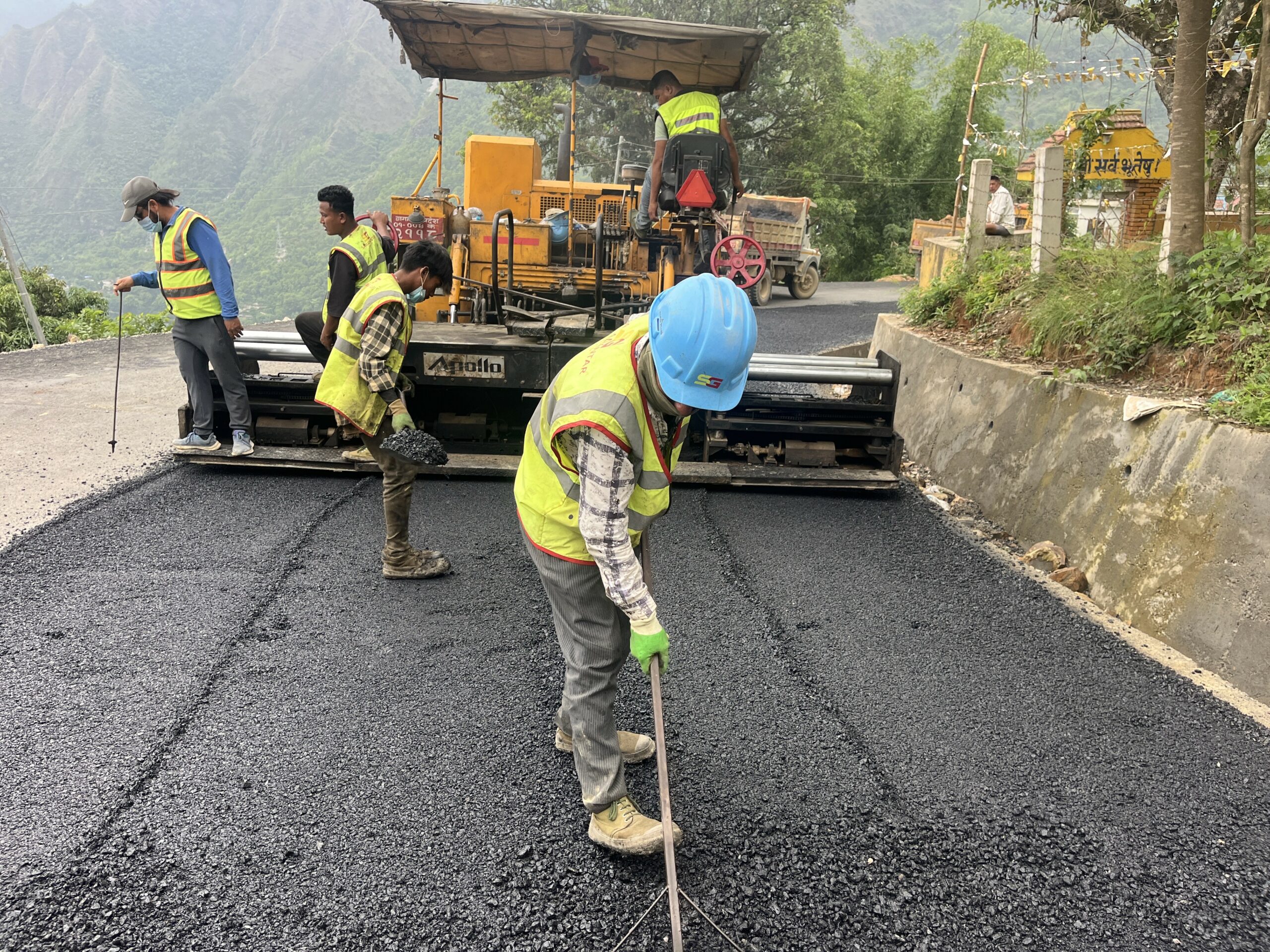 रिडी–तम्घास सडक कालोपत्र