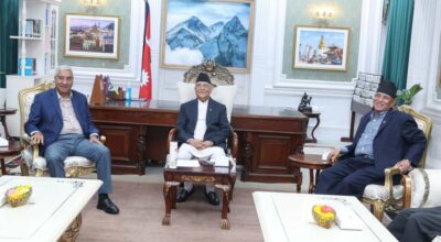 सिंहदरबारमा ओली, देउवा र प्रचण्डबीच छलफल