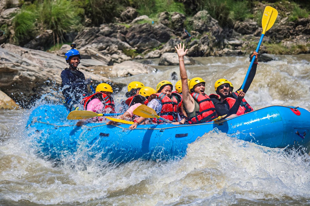 गर्मी छल्न त्रिशूलीमा र्‍याफ्टिङ