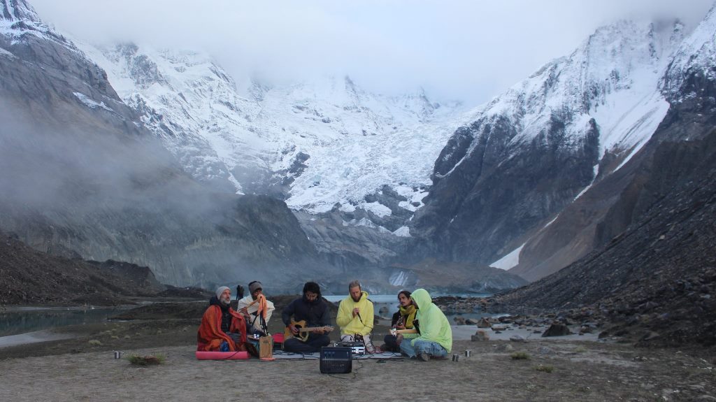 अन्नपूर्ण हिमालको आधार शिविरमा गुञ्जियो ‘फ्रान्सेली सङ्गीत’