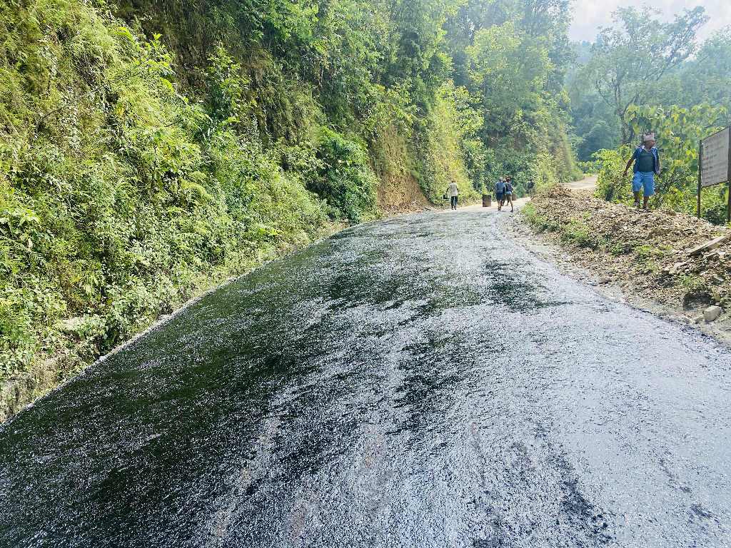 चिसापानी–देउराली–बानीडाँडा सडक