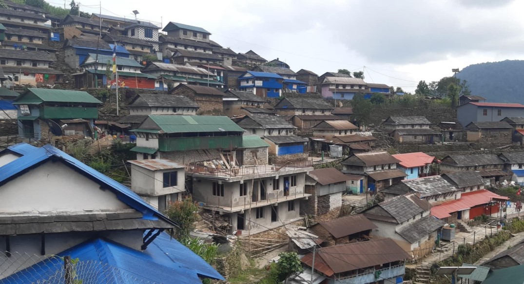 पर्यटक लोभ्याउँदै लमजुङको भुजुङ गाउँ