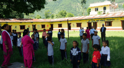 रित्ता कक्षाकोठा रुँगेर बस्दै गाउँका शिक्षकहरू