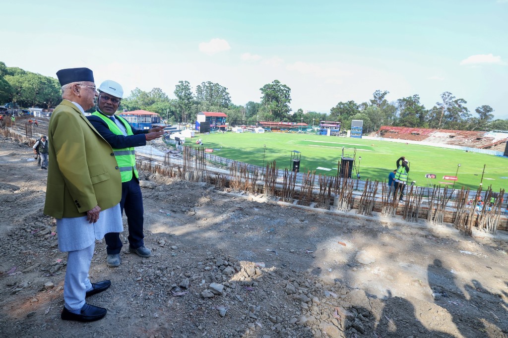 प्रधानमन्त्रीबाट निर्माणाधीन त्रिभुवन विश्वविद्यालय क्रिकेट मैदानको निरीक्षण
