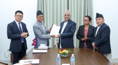 प्रधानमन्त्रीसमक्ष सुुझाव प्रतिवेदन हस्तान्तरण