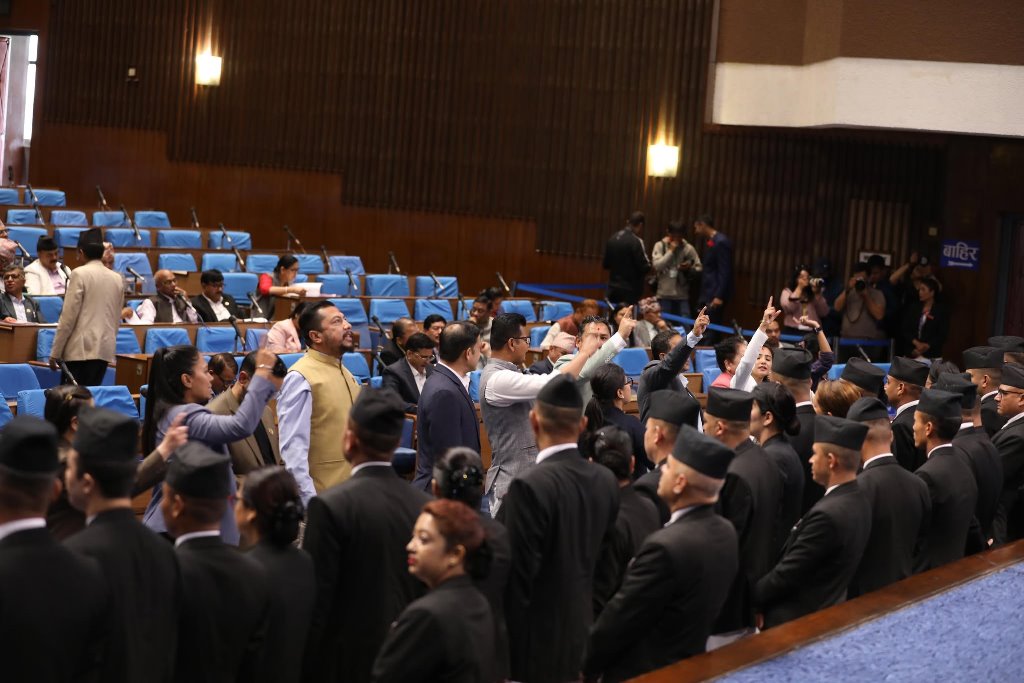 रास्वपाद्वारा संसद्मा नाराबाजी