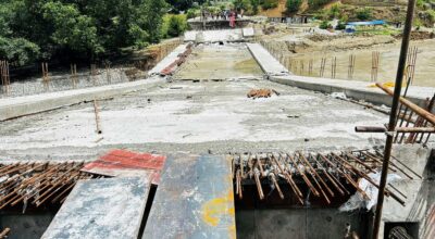 तामाकोसी नदीमा निर्माणाधीन पुलको स्पान भाँचियो