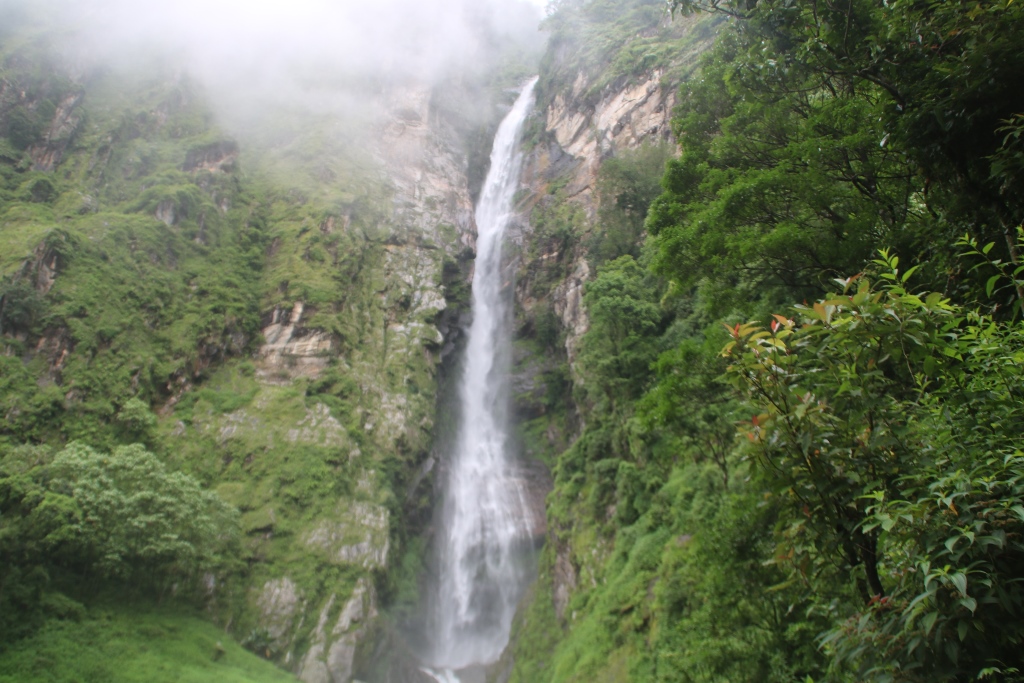 ढङ्ढङ्गे झरना