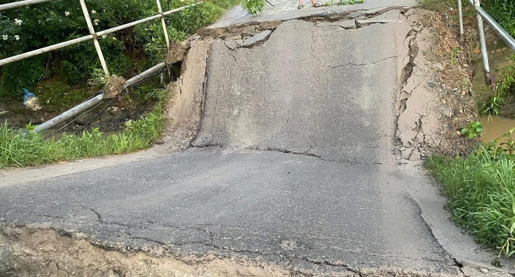 नालामा पुल भाँचियो