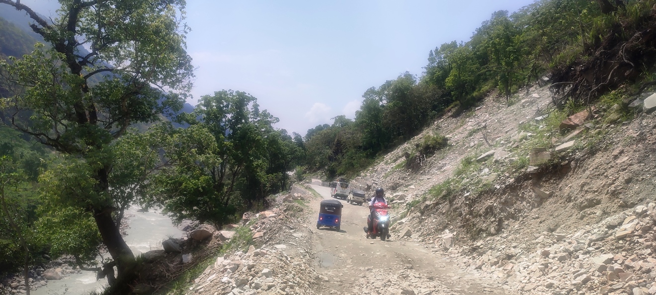 बेँसीसहर–चामे सडकयात्रा