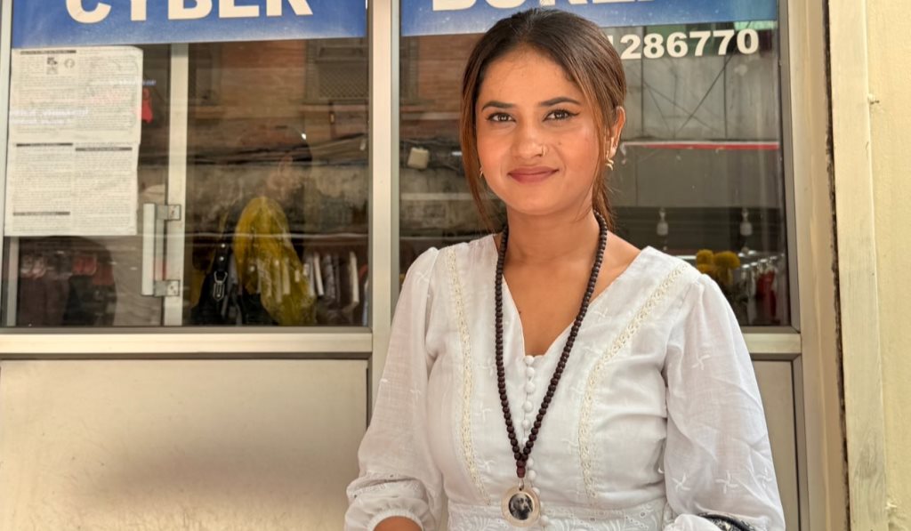 गायिका एलिना चौहानलाई अभद्र कमेन्ट गरेको आरोपमा एक जना पक्राउ